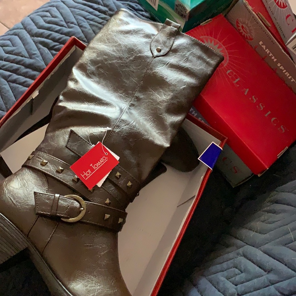 Hot tomato brown boots